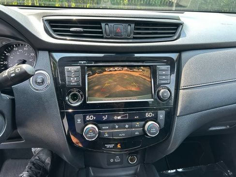 Used 2019 Nissan Rogue SV FWD image 20