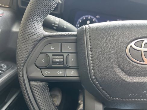 Used 2025 Toyota Tacoma TRD Sport image 21