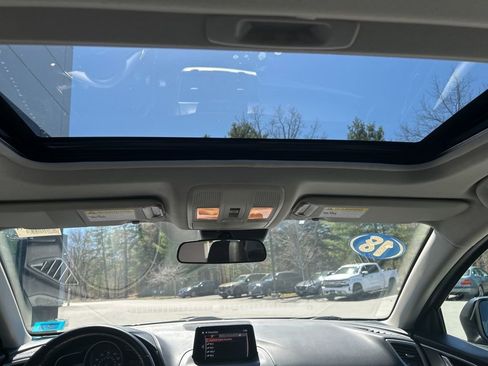 Used 2018 MAZDA MAZDA3 Touring FWD image 10