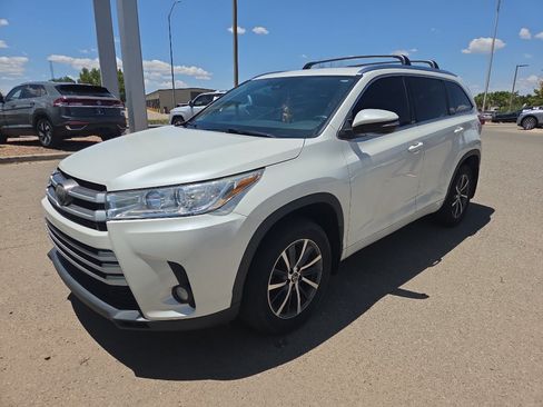 Used 2018 Toyota Highlander XLE FWD image 1