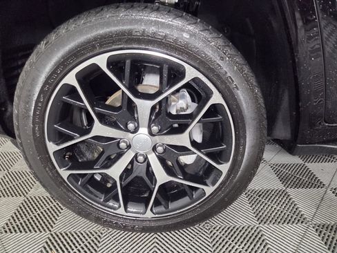 Used 2024 Jeep Grand Cherokee Summit AWD/4WD image 10