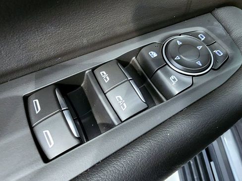 Used 2025 Chevrolet Suburban Premier AWD/4WD image 24