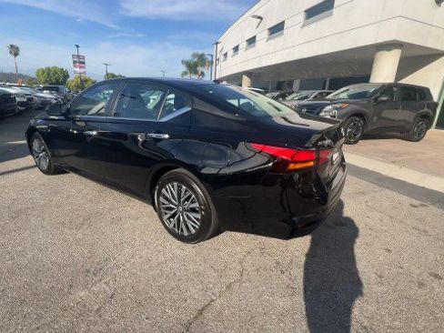 Used 2025 Nissan Altima 2.5 SV image 6