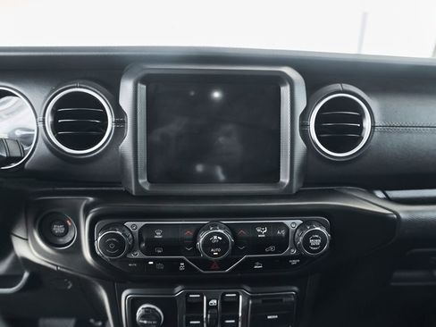 Used 2021 Jeep Wrangler Unlimited Sahara AWD/4WD image 27