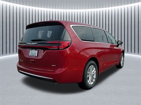 New 2026 Chrysler Pacifica Select image 7