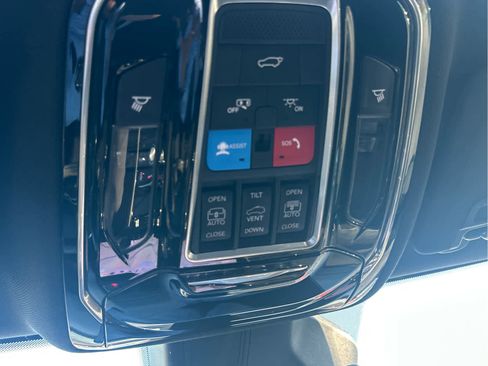 Used 2022 Jeep Grand Cherokee L Overland w/ Luxury Tech Group IV image 19