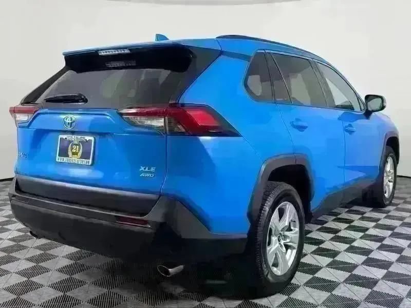 Used 2019 Toyota RAV4 XLE AWD/4WD image 8
