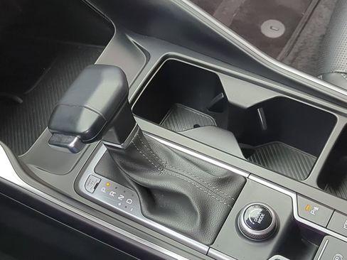 Used 2024 Kia Sorento S image 16