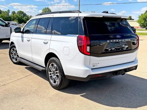 Used 2025 Ford Expedition Active AWD/4WD image 6