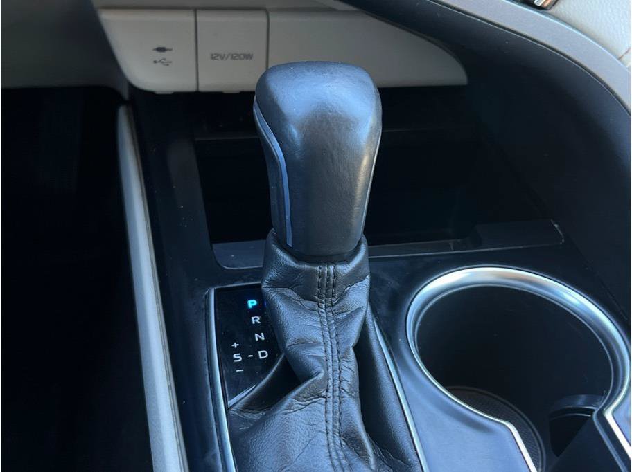 Used 2018 Toyota Camry XLE w/ Audio Package FWD image 16