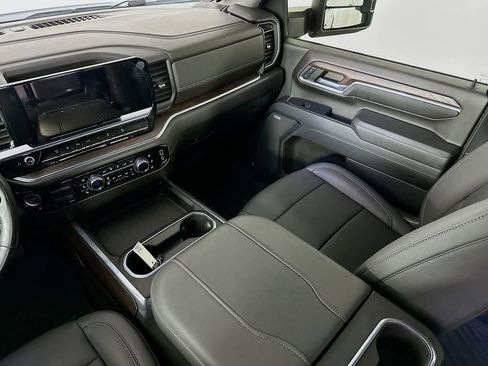 Used 2024 GMC Sierra 2500 SLT w/ SLT Premium Package image 11