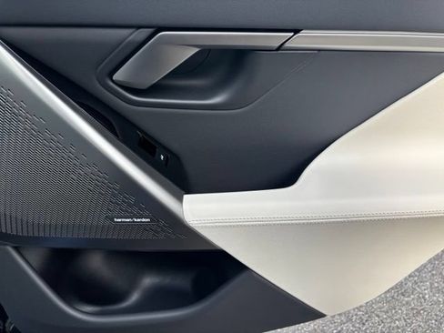 Certified 2026 BMW 530i RWD image 31