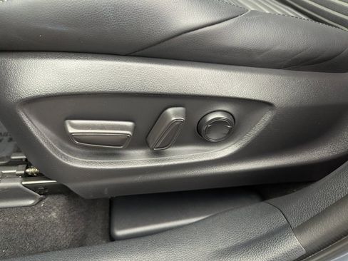 Used 2024 Toyota Corolla Cross XSE image 16