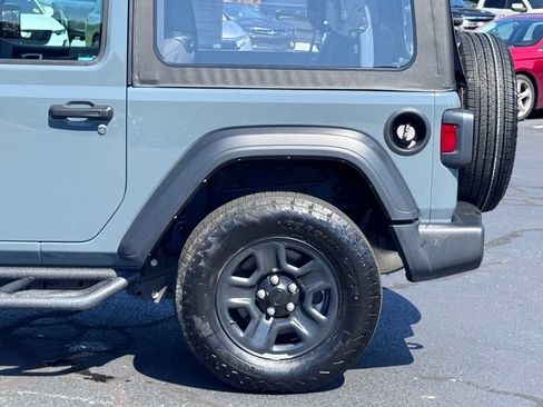 Used 2025 Jeep Wrangler Sport AWD/4WD image 33