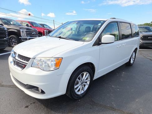 Used 2019 Dodge Grand Caravan SXT FWD image 2