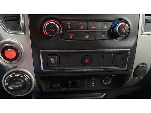 Used 2017 Nissan Titan SV AWD/4WD image 14