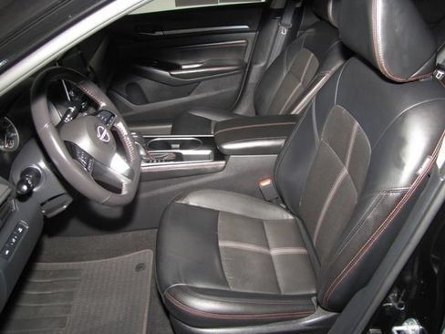 Used 2023 Nissan Altima 2.5 SR FWD image 9