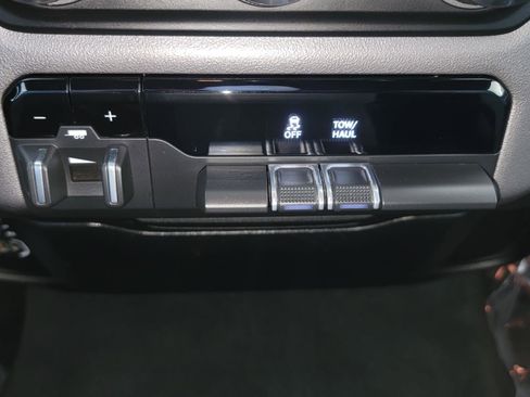 Used 2021 RAM 1500 Big Horn image 23