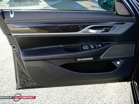 Used 2018 BMW 740i image 12