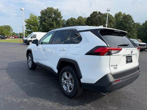 Used 2025 Toyota RAV4 XLE FWD image 5