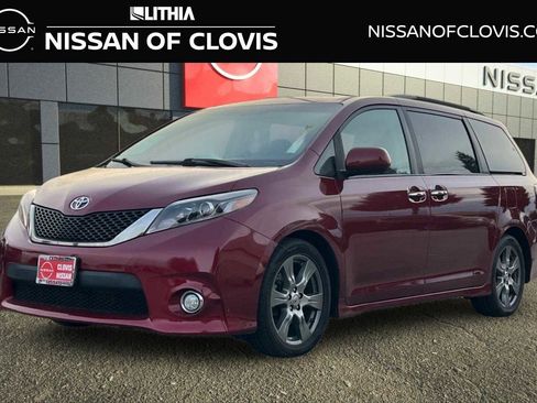 Used 2017 Toyota Sienna SE image 1