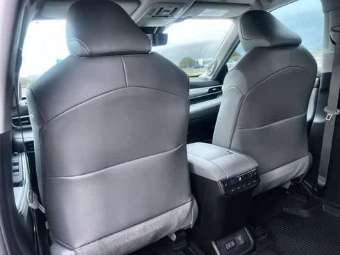 Used 2023 Toyota Highlander Platinum image 13
