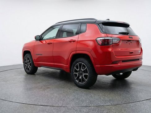 Used 2025 Jeep Compass Trailhawk AWD/4WD image 6