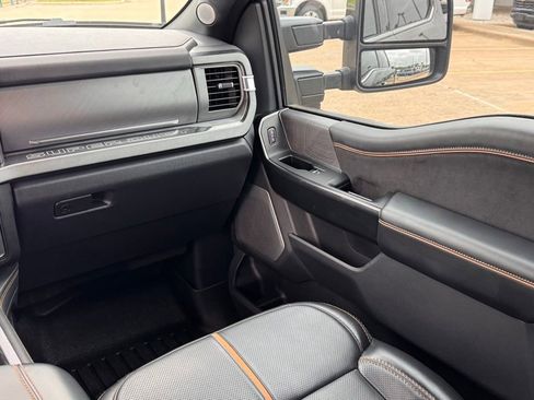 Used 2024 Ford F250 Platinum w/ FX4 Off-Road Package AWD/4WD image 27