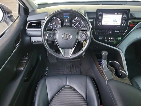 Used 2021 Toyota Camry SE image 7