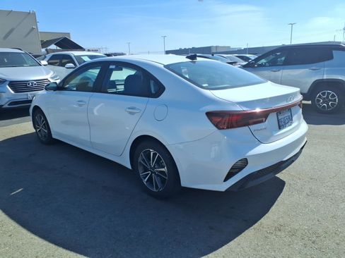 Used 2023 Kia Forte LXS image 4
