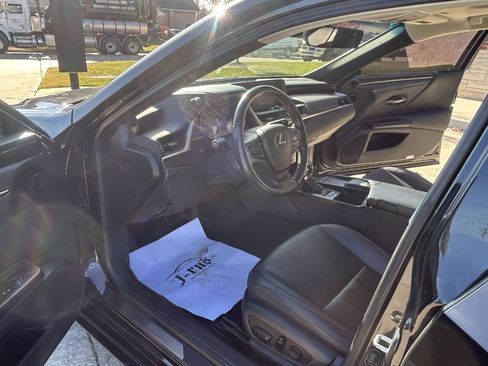 Used 2021 Lexus ES 300h w/ Accessory Package 2 image 18