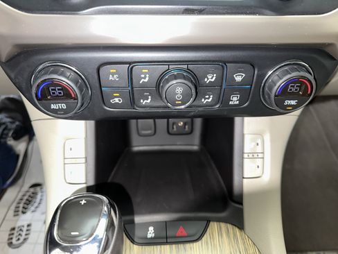 Used 2019 GMC Acadia Denali w/ Technology Package AWD/4WD image 42