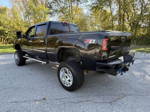Used 2011 GMC Sierra 2500 Denali w/ Suspension Package, Off-Road image 3