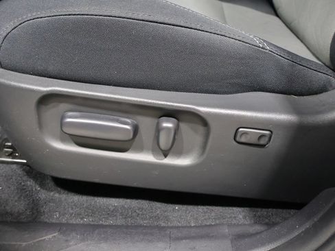 Used 2023 Toyota Tacoma TRD Sport AWD/4WD image 12