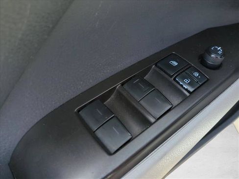 Used 2021 Toyota Camry SE FWD image 12