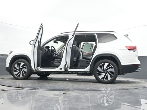 Used 2025 Volkswagen Atlas SE image 65
