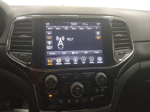 Used 2019 Jeep Grand Cherokee Altitude AWD/4WD image 25