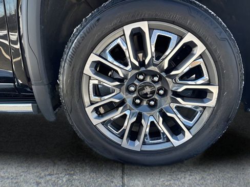 Used 2024 GMC Sierra 1500 Denali Ultimate image 10