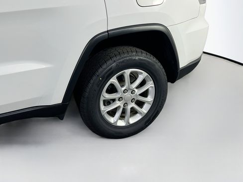 Used 2022 Jeep Grand Cherokee Laredo E image 28