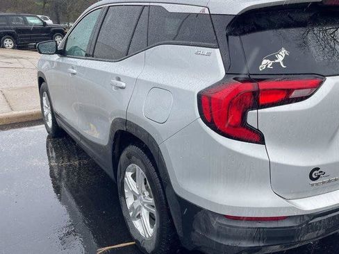 Used 2020 GMC Terrain SLE FWD image 2
