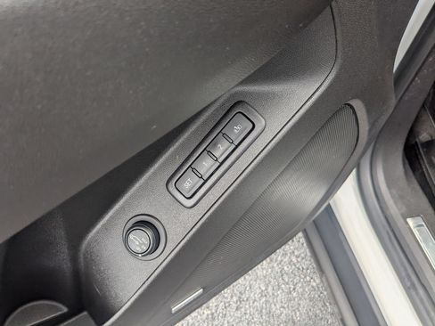 Used 2018 Chevrolet Equinox Premier FWD image 13