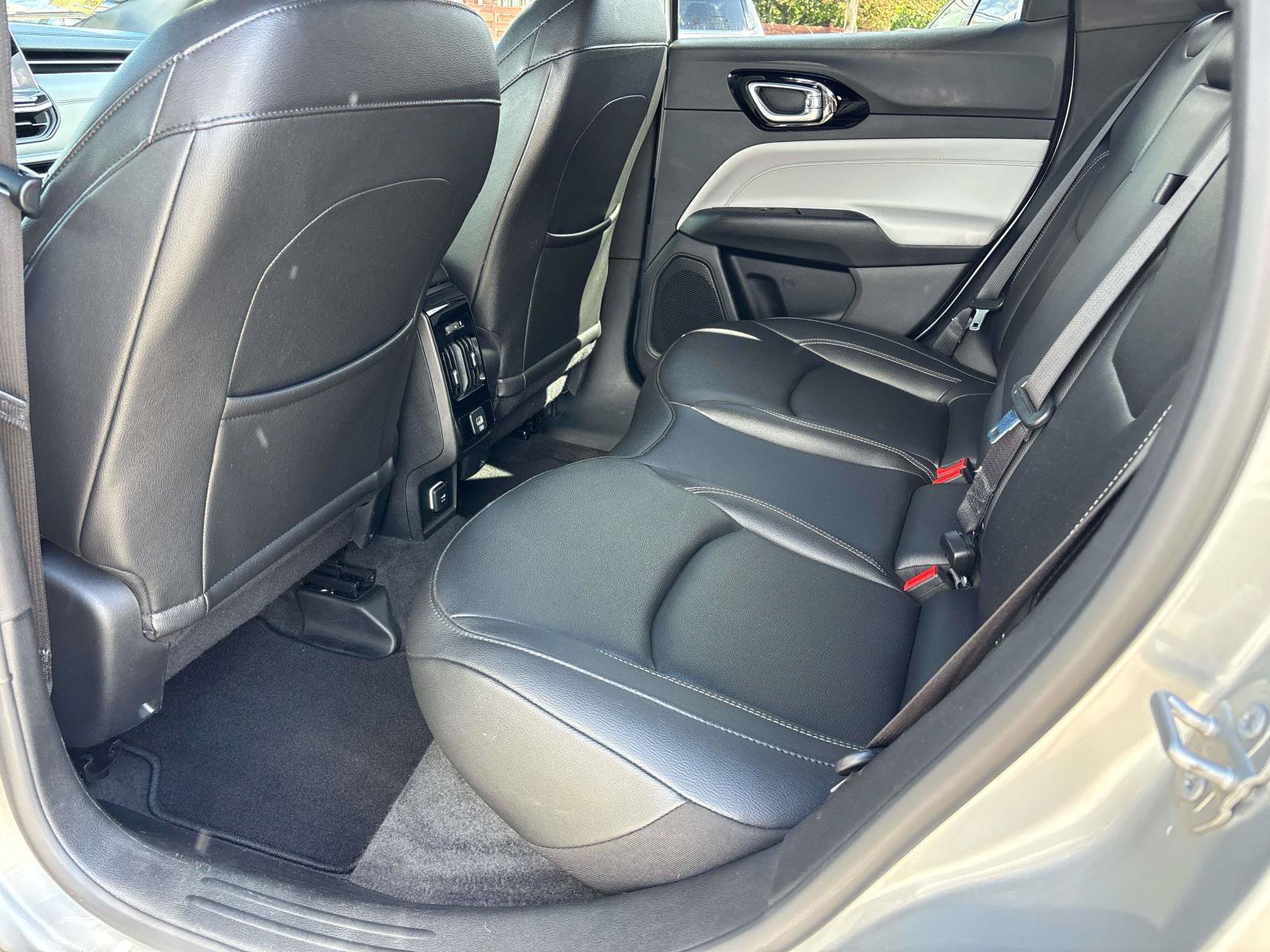 Certified 2025 Jeep Compass Limited AWD/4WD image 10
