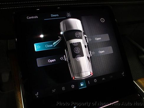 Used 2025 Cadillac Escalade ESV Sport Platinum w/ LPO, ONYX Package image 21