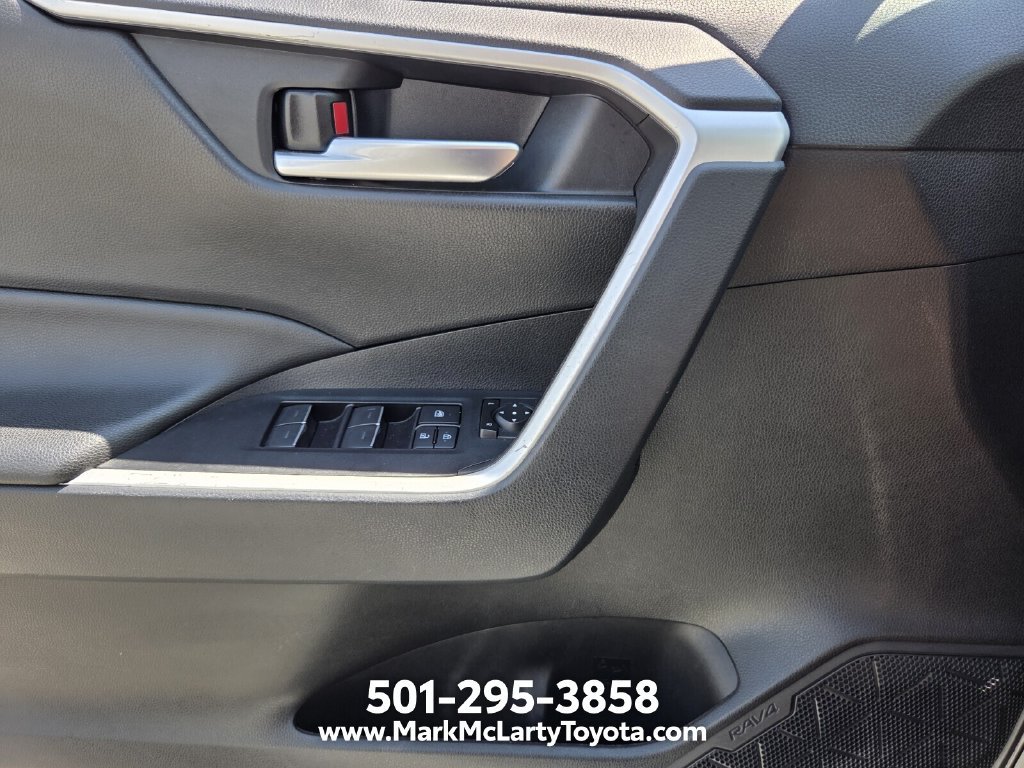Used 2025 Toyota RAV4 XLE AWD/4WD image 24