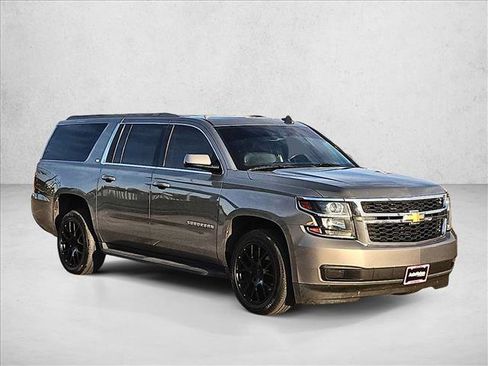 Used 2018 Chevrolet Suburban LT AWD/4WD image 3