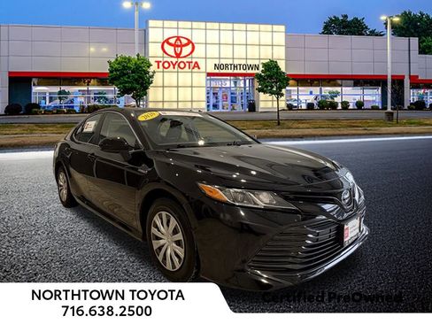 Used 2020 Toyota Camry LE image 34