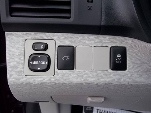 Used 2010 Toyota Venza w/ Premium Pkg #2 FWD image 23