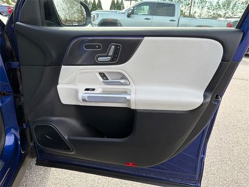 Used 2021 Mercedes-Benz GLB 250 4MATIC image 14