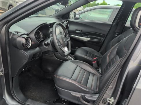 Used 2019 Nissan Kicks SR w/ SR Premium Package FWD image 9