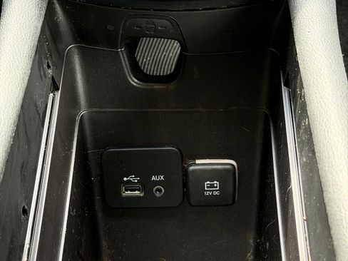 Used 2015 Chrysler 200 Limited image 30